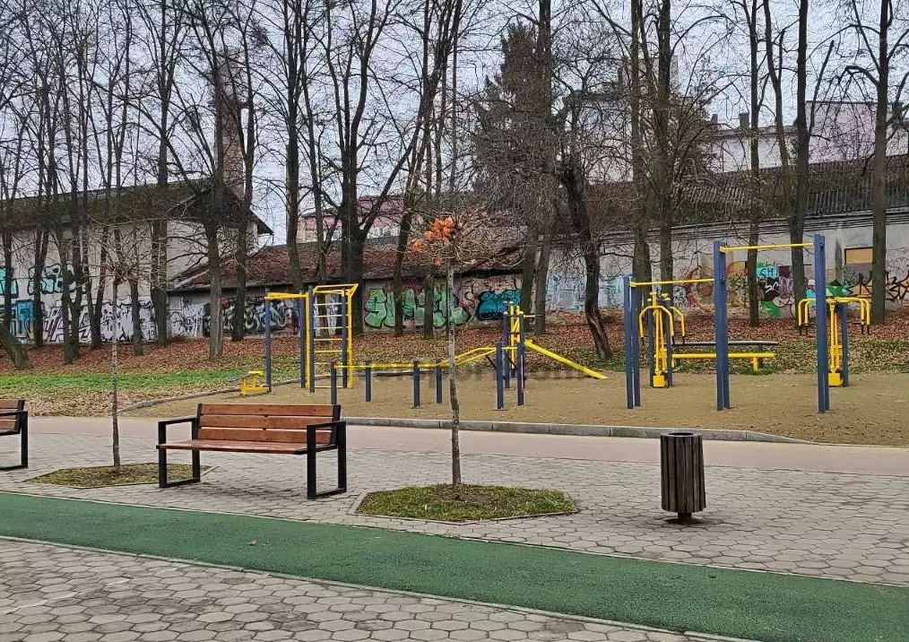 Спортивний майданчик біля Міського озера